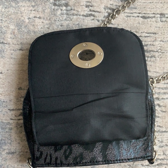 Crossbody - Picture 5 of 6